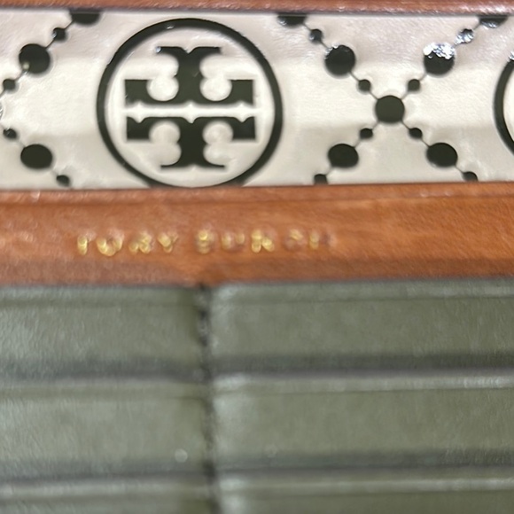 Tory Burch Green and Cream Wallet - Picture 2 of 4